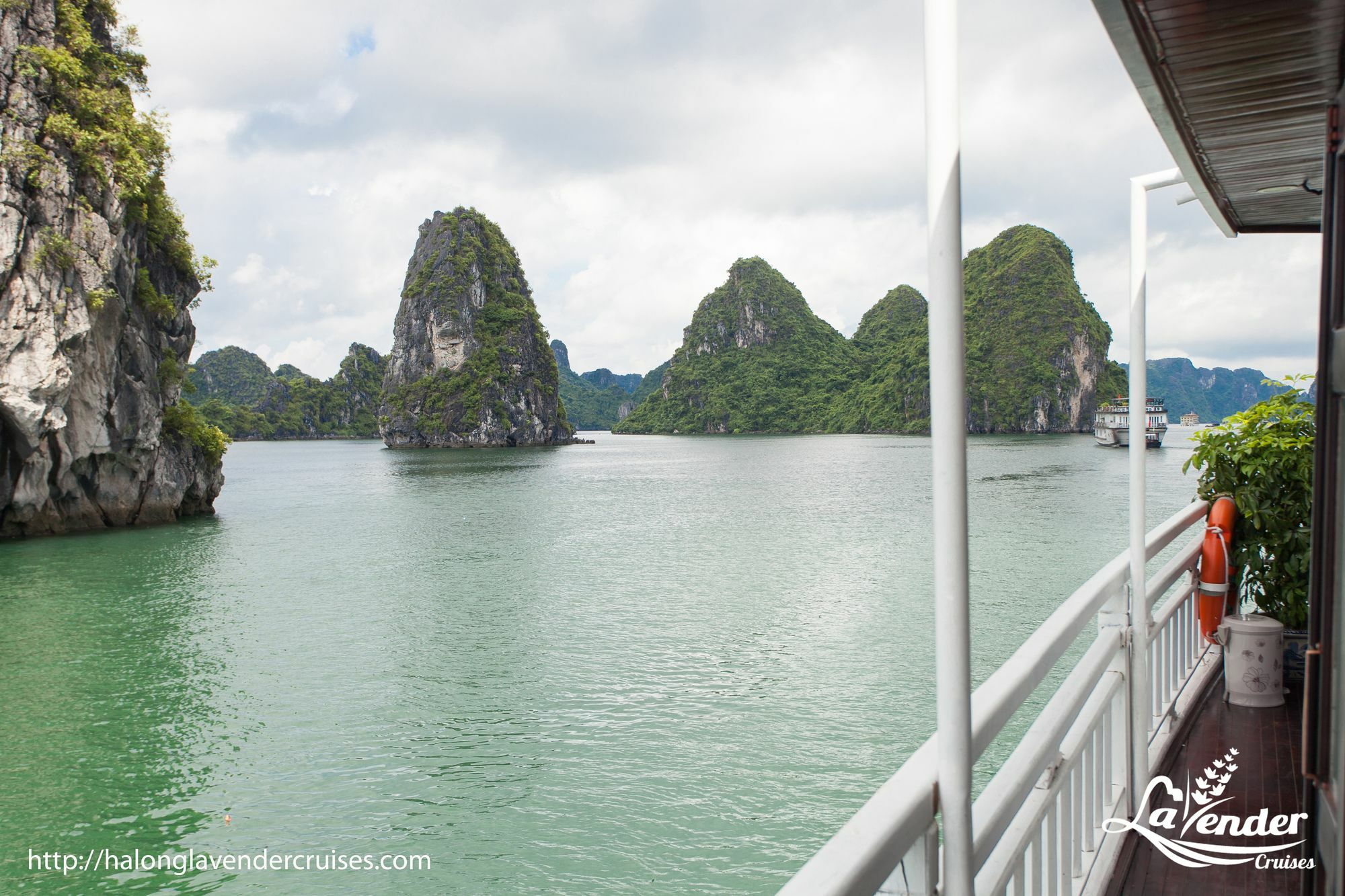 Готель Halong Lavender Cruises Халонг Екстер'єр фото